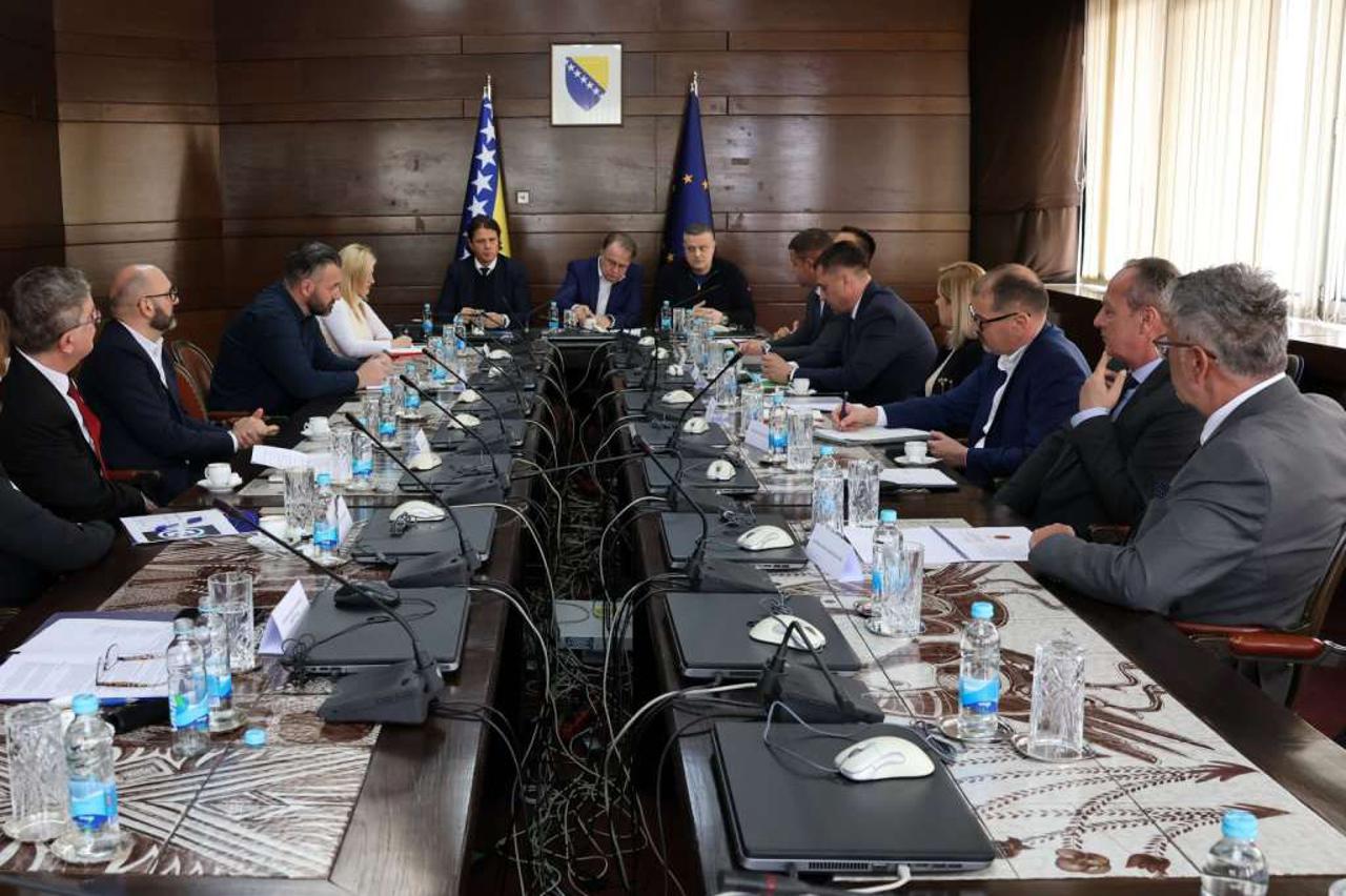 Vlada FBiH - sastanak s direktorima javnih poduzeća