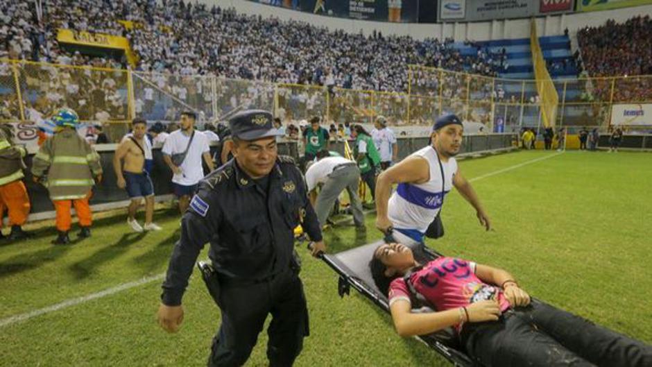 stampedo na stadionu