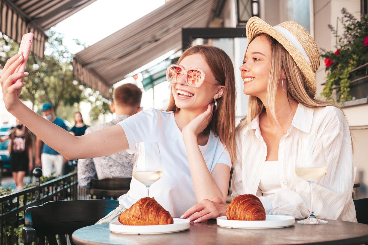 prijateljice, druženje, fotografiranje