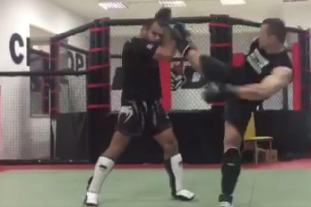 njegovo najjače oružje i dalje je ubojito