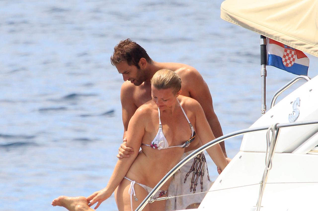 ARHIVA - Hvar, 2010. Snježana Mehun ljubila dragoga na jahti