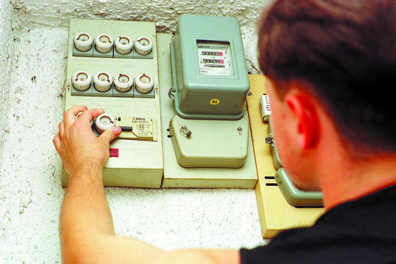 \'unutrasnja...280601 ilustracija za poskupljenje struja brojilo  snimila  boris scitar\'