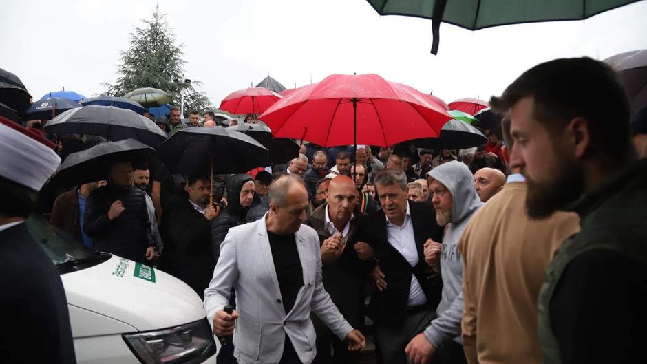 Ispraćaj sina Enesa Begovića