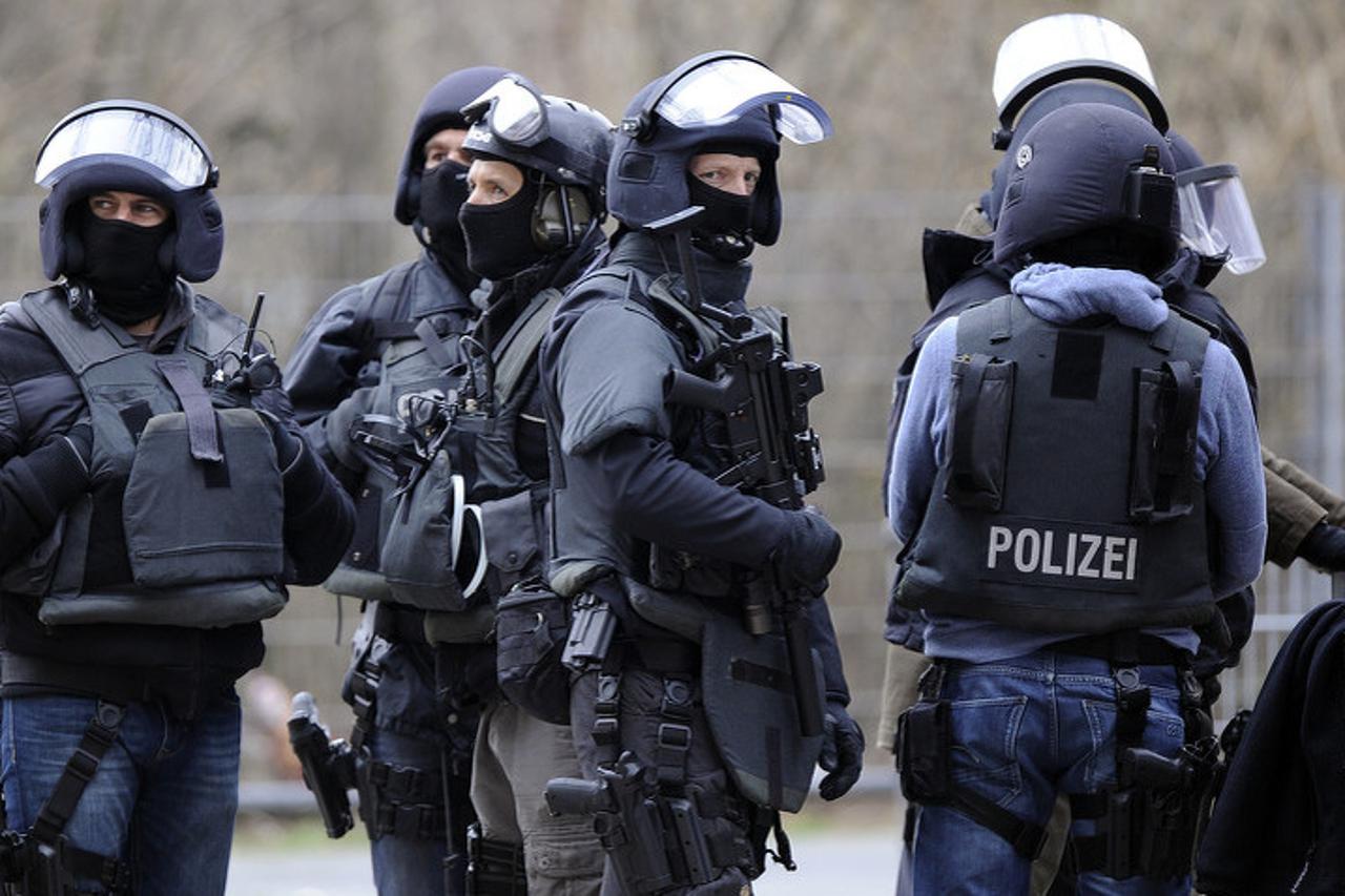 policija