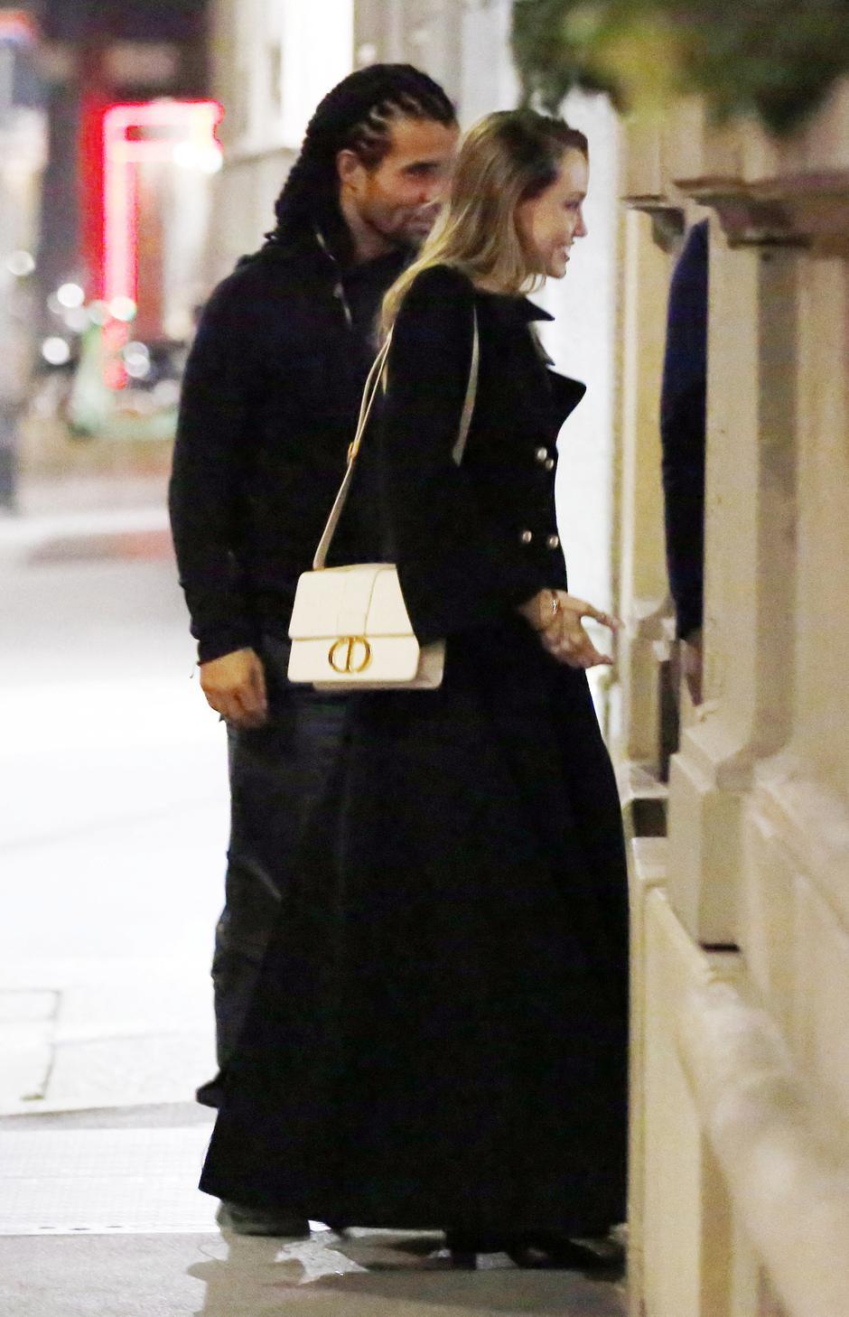 Angelina Jolie i Akala