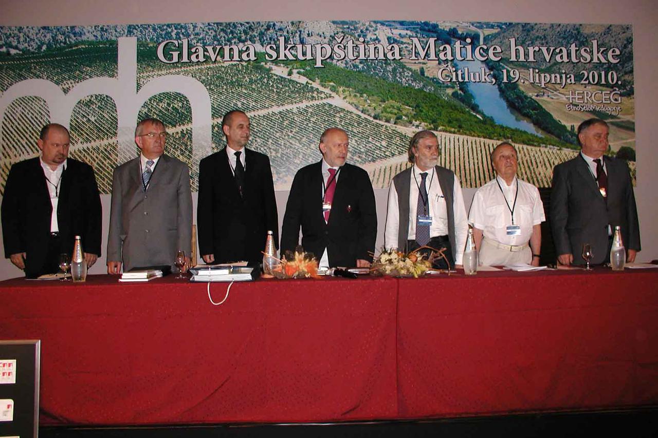 bih - 17. 11. 2010. - CITLUK, BiH Matica Detalj s Glavne skupstine Matice hrvatske odrzane u opcini Citluk   Photo: Mile Pavlovic/Vecernji list