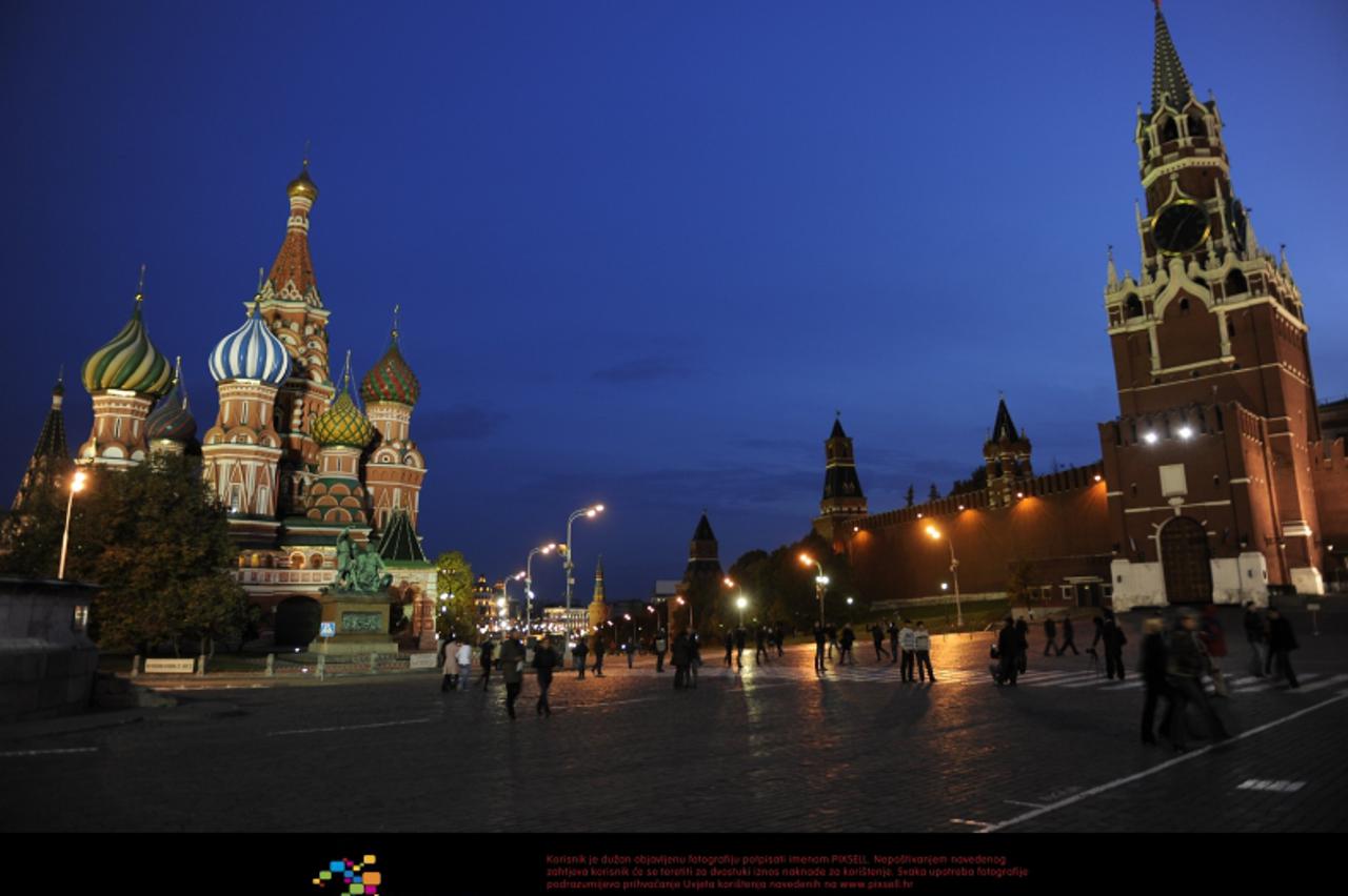 \'The Red Square, Saint Basilius Cathedral (L) and the Kremlin (R), at dusk in Moscow, Russia, 11 October 2009. Photo: Achim Scheidemann/DPA/PIXSELL\'