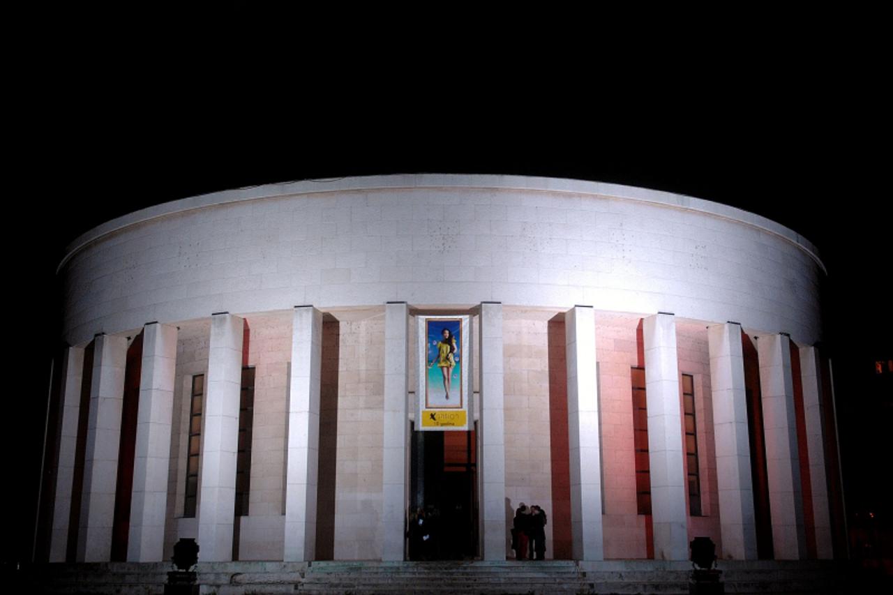 'gradska.....zagreb....20.03.2008. Hrvatsko drustvo likovnih umjetnika, hdlu, djamija   foto: marko lukunic'