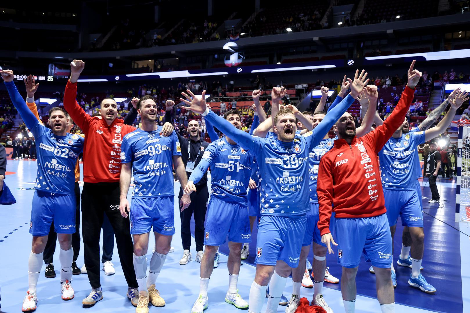 Pobjedom protiv Mađarske rezultatom 27:25 osigurali su prvo mjesto u skupini i vjerojatni susret s Njemačkom u petak od 18:00 sati. Protivnik Hrvatske u polufinalu ovisi o utakmici Danske i Norveške. Danci bi pobjedom osigurali prvo mjesto i susret s Islandom u polufinalu, dok u slučaju remija ili poraza idu na Hrvatsku.
