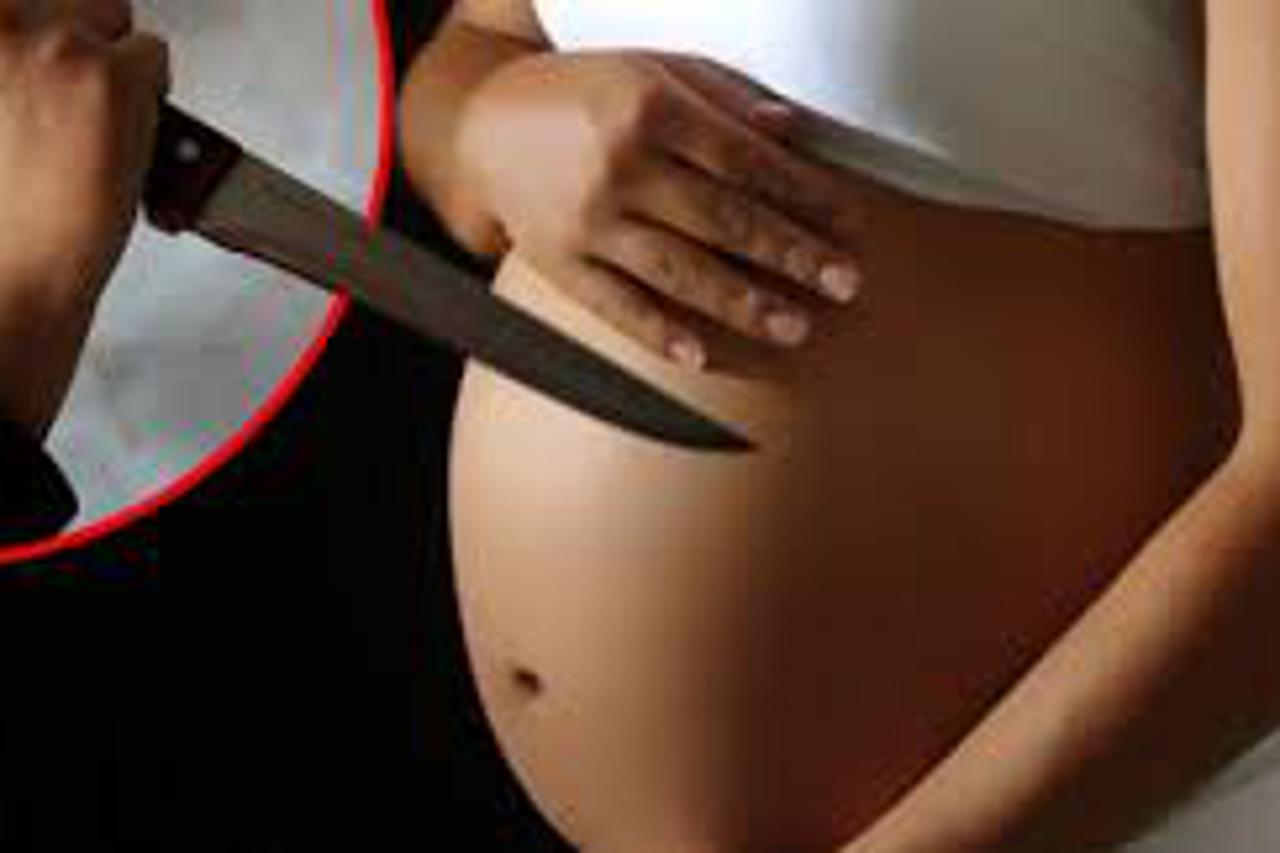 Mladić nožem ubio trudnu djevojku