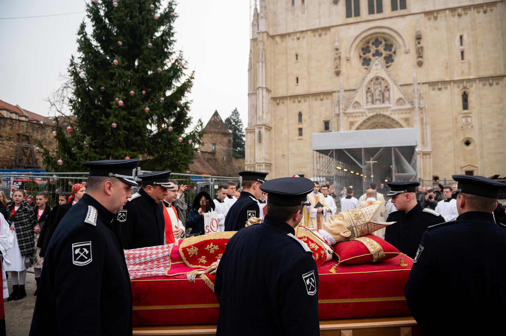Obilježavanje zatvaranja Jubilejske godine u Zagrebačkoj nadbiskupiji započelo je misnim slavljem u nedjelju u 10 sati u zagrebačkoj prvostolnici, a predvodio ga je zagrebački nadbiskup Dražen Kutleša. 