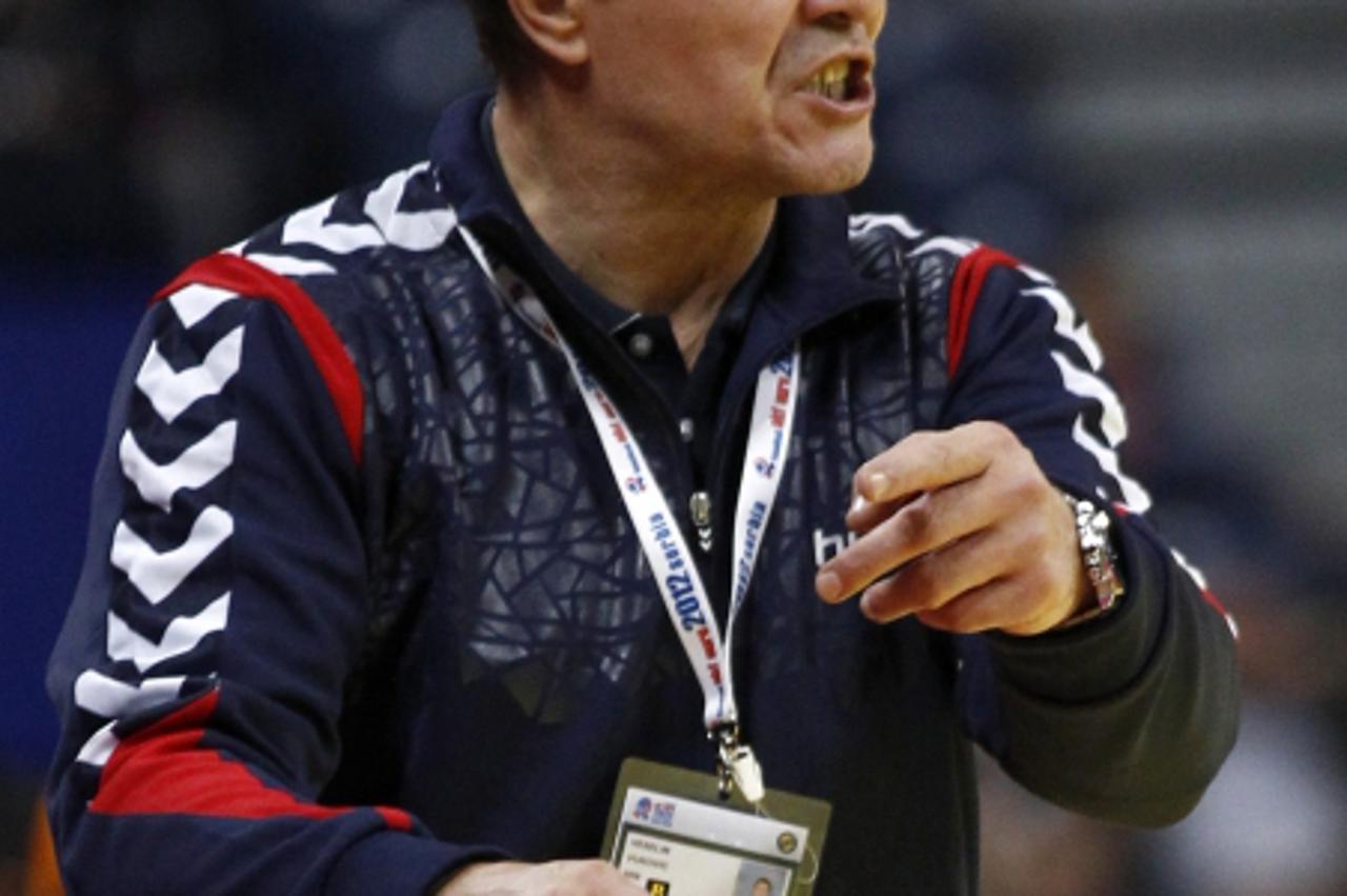 \'Serbia\'s head coach Veselin Vukovic reacts during their Men\'s European Handball Championship main round group 1 match against Macedonia in Belgrade January 25, 2012.                     REUTERS/Iv