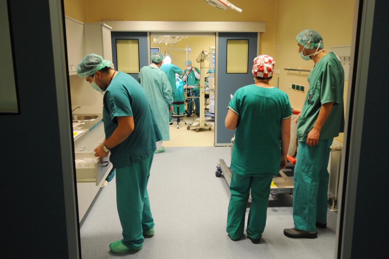 04.03.2009., Mostar, BiH - Klinika za kirurgiju i onkologiju Sveucilisne klinicke bolnice Mostar. Priprema za zahtjevnu operaciju.  Photo: Zoran Grizelj/Vecernji list
